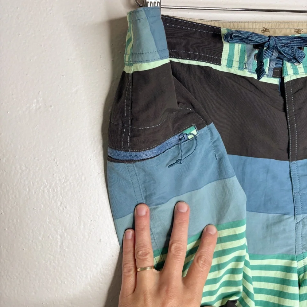 Patagonia Wavefarer Striped Board Shorts Size 40 EUC